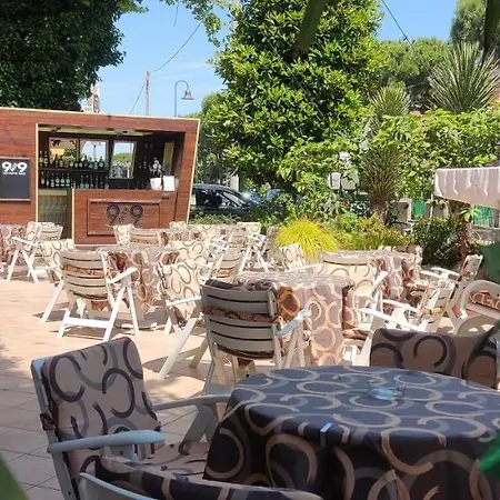 Adele Hotel 3*