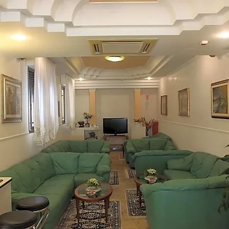 Adele Otel
