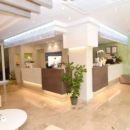 Adele Hotel